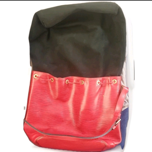 Louis Vuitton Never Empty Epi Leather Bucket Bag - Picture 6 of 14